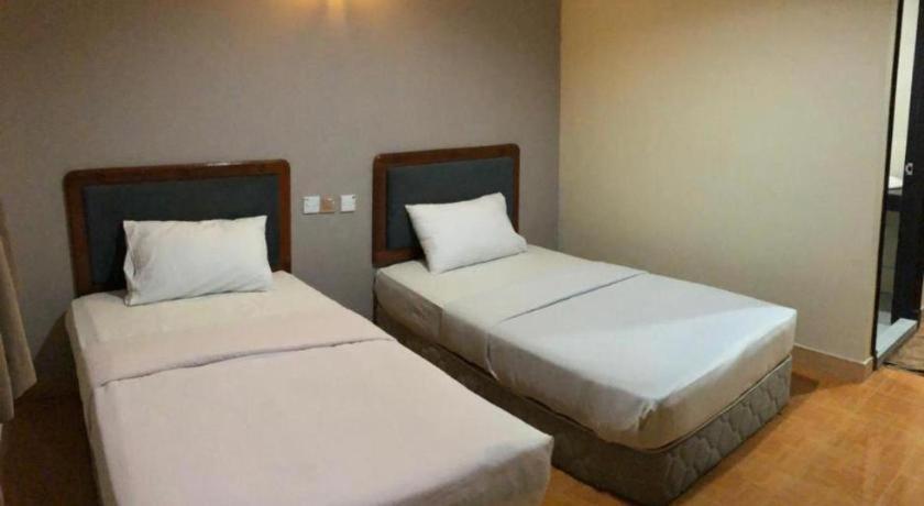 Hotel Perdana Lawas Exterior photo