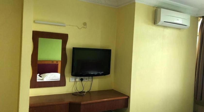 Hotel Perdana Lawas Exterior photo