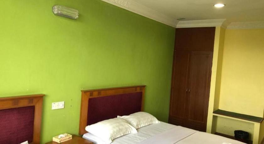 Hotel Perdana Lawas Exterior photo
